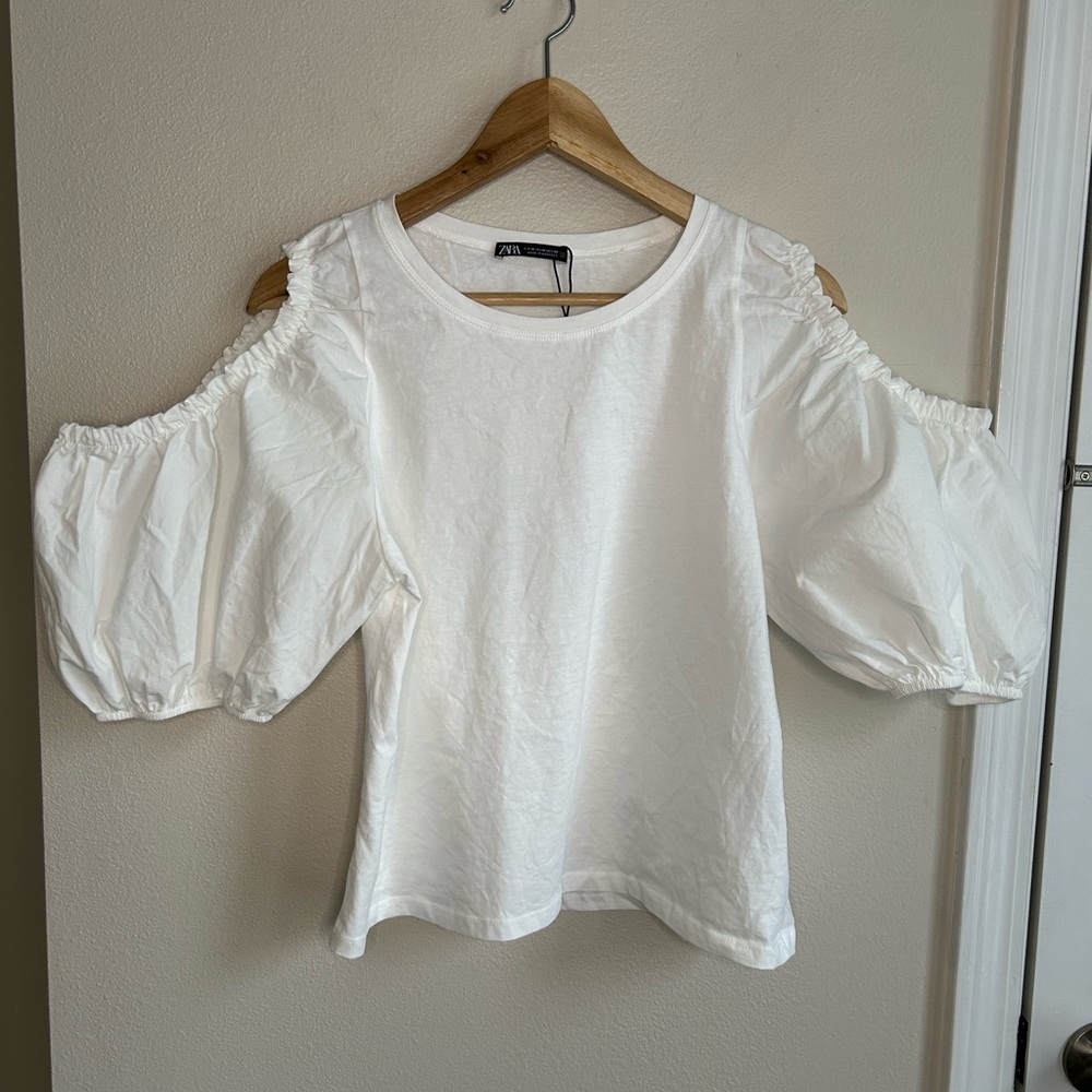 NWOT ZARA White Cut Out Ruffle Cold Shoulder Puff Balloon Short Sleeve Size M
